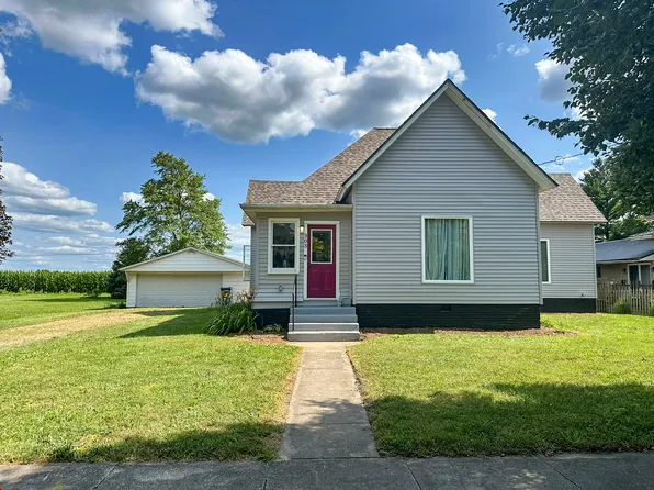303 5th St, Ivesdale, IL 61851