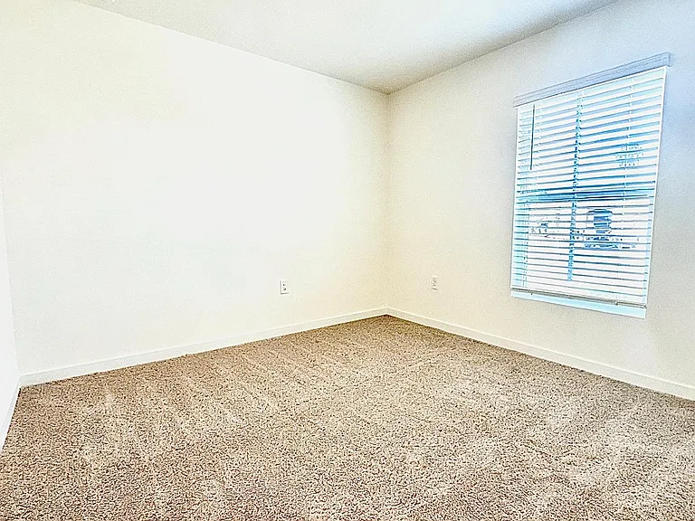 5844 SW 132nd Pl — Photo 8
