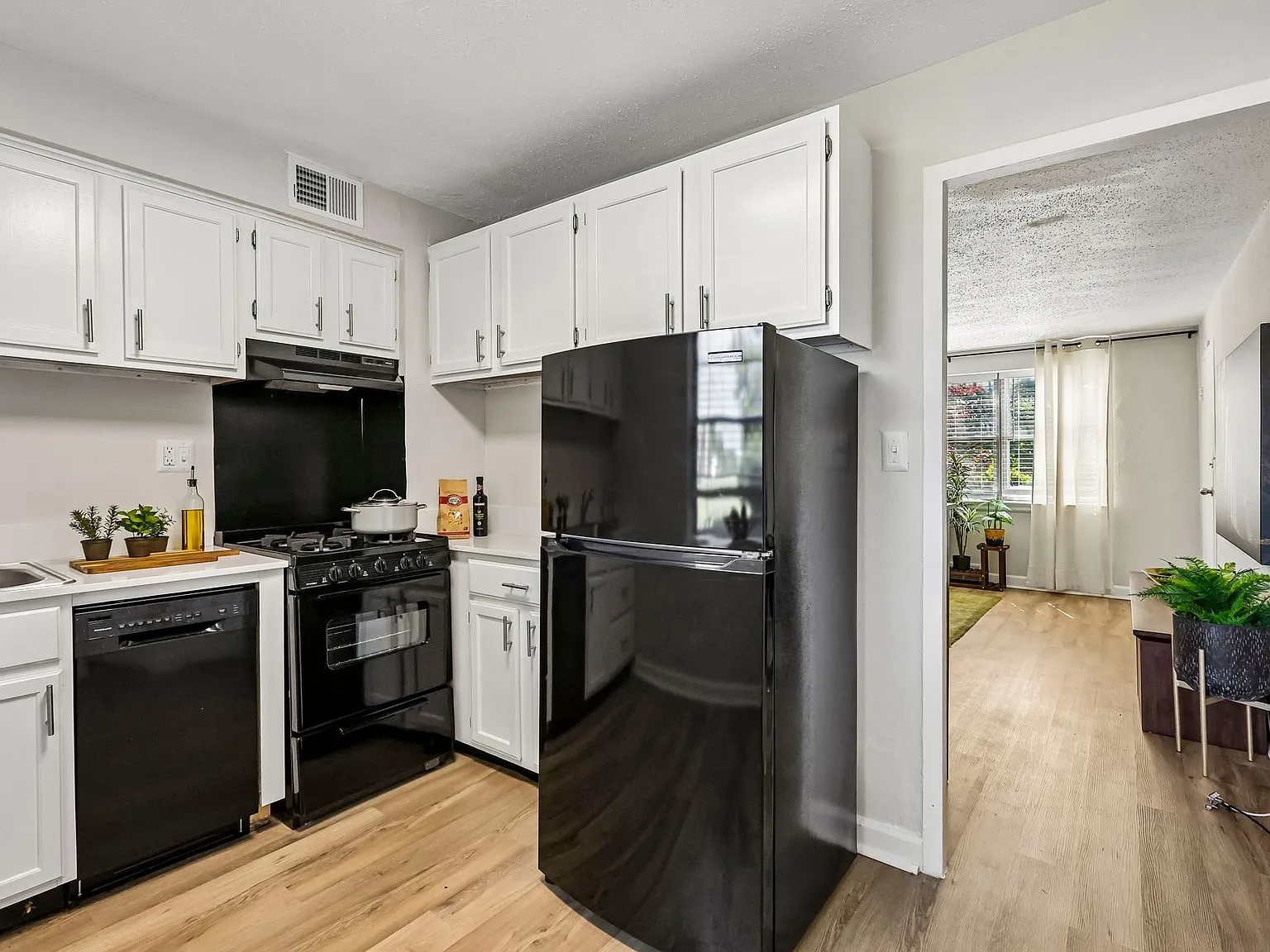 Brickline Apartments — Photo 4