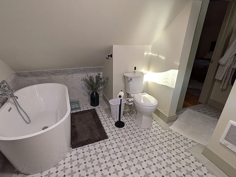 1149 SW Brockwood Ave — Photo 4