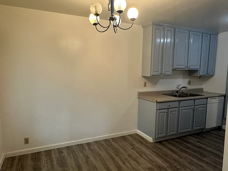 2564 Walnut Blvd #122 — Photo 6