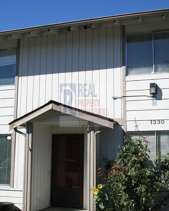 1st image of 1330 3rd St SE APT C