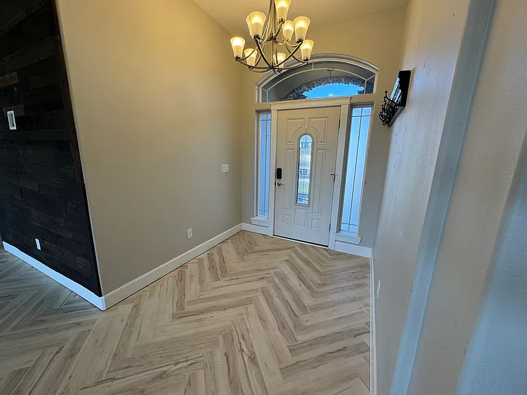 1820 E Madera St — Photo 2