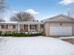 735 Huntington Rd, Grand Blanc, MI 48439