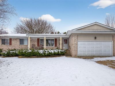 735 Huntington Rd, Grand Blanc, MI, 48439