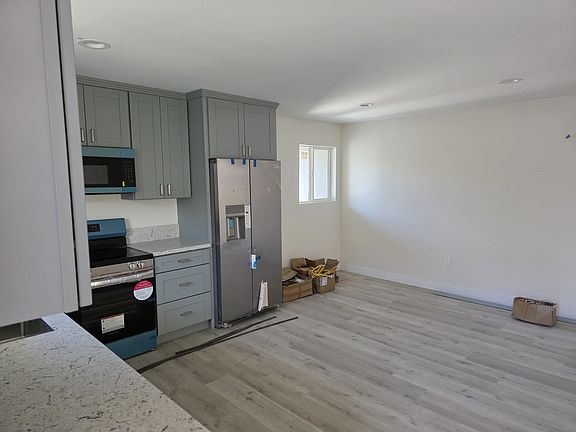4th image of 3675 Marlborough Ave #2