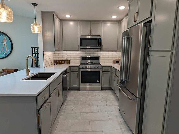 3rd image of 1526 Blaines Way