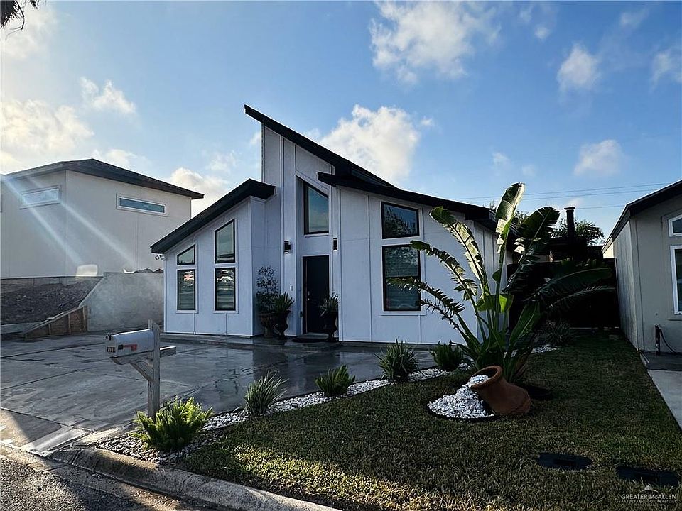 2nd image of 1903 Lake Point Dr