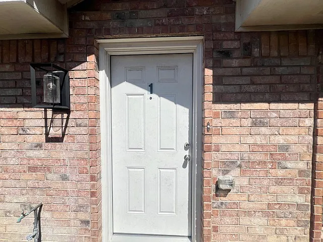 2207 West Candlelight Lane - 1 — Photo 2