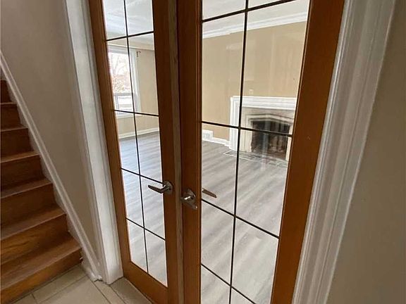 2nd image of 204 York Mills Rd