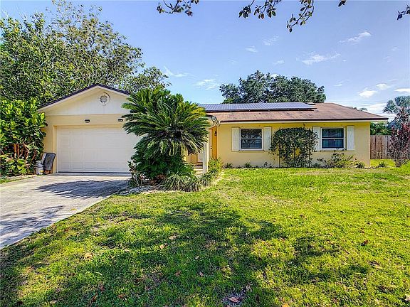 3rd image of 302 Greenwoods Ln