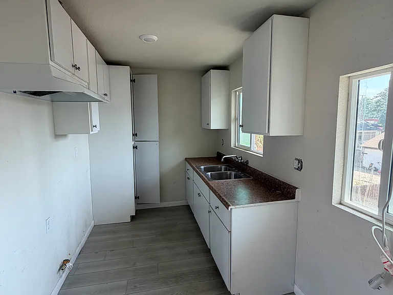 345 W 8th St — Photo 17