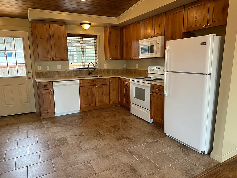 1406 O Ave — Photo 4