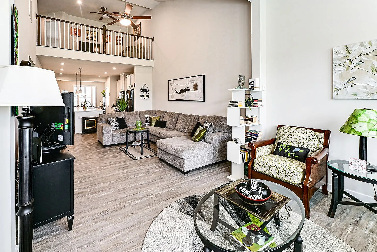 2 bed, 1.0 bath, 1194 sqft, $2,247 — Photo 1