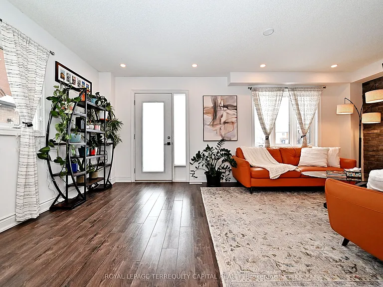 31 Madelaine Dr #6 — Photo 7