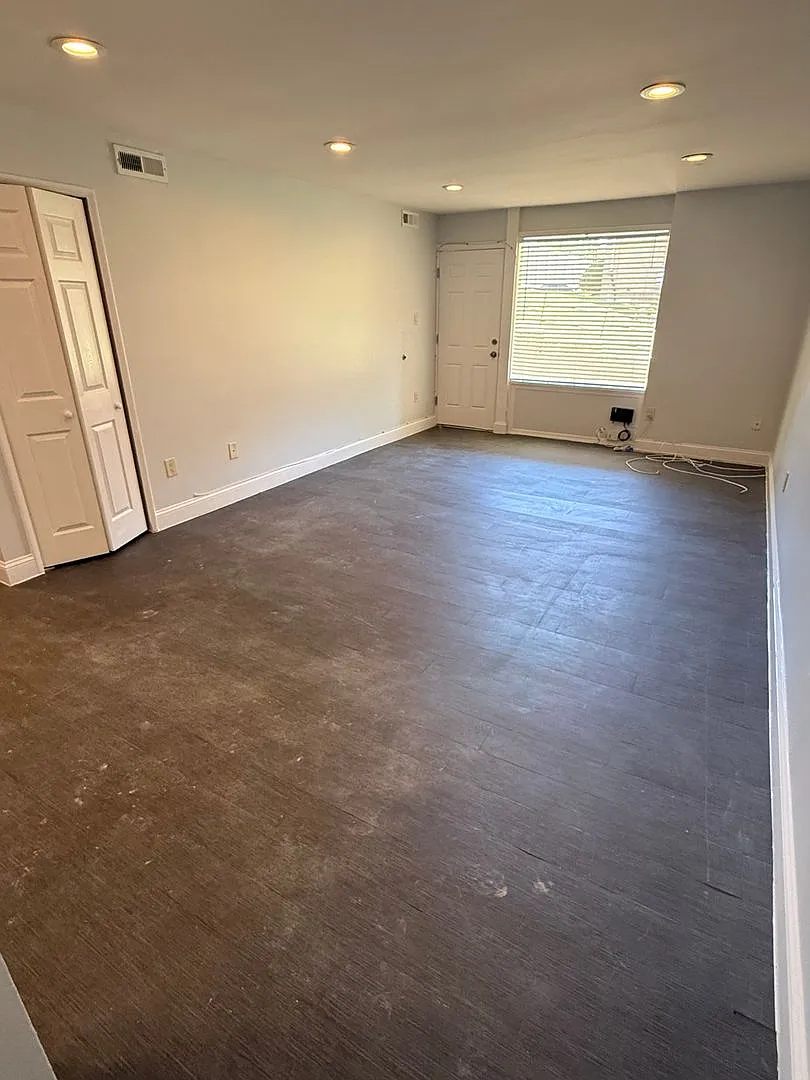 Amazing 1 Bedroom/ 1 Full bathroom property — Photo 3