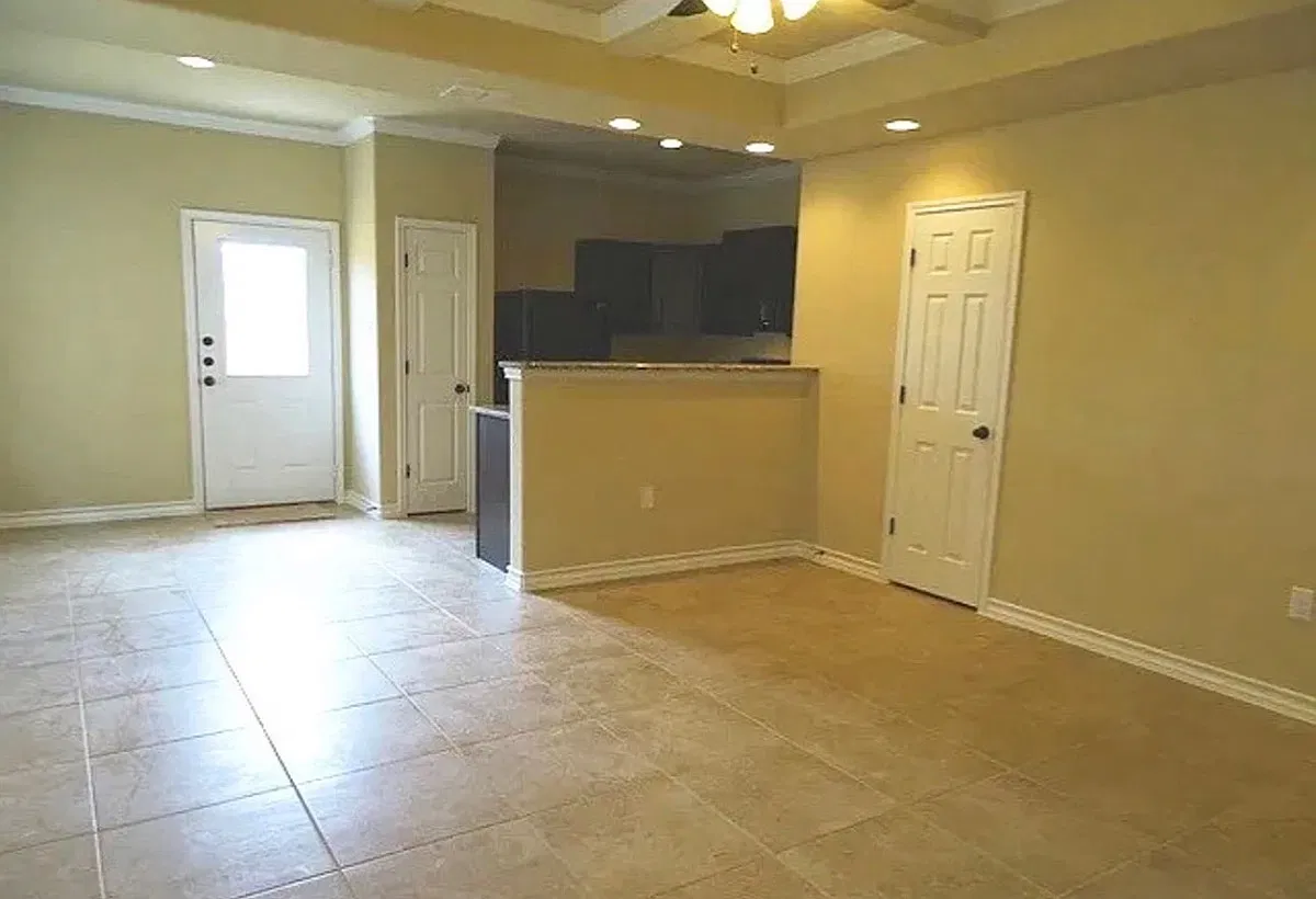 3 bed, 2492 sqft, $1,550 — Photo 2
