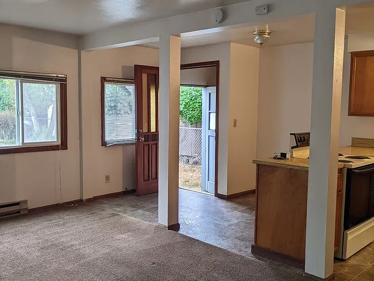 330 Howard Ave — Photo 5