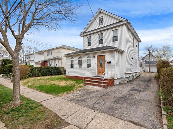 223 Jackson Avenue, Mineola, NY 11501
