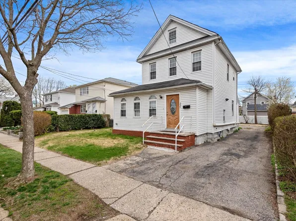 223 Jackson Avenue, Mineola, NY 11501