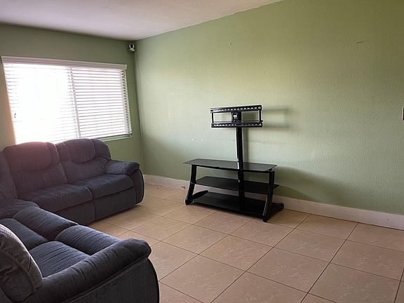 5th image of 2742 Conejo Dr #2744