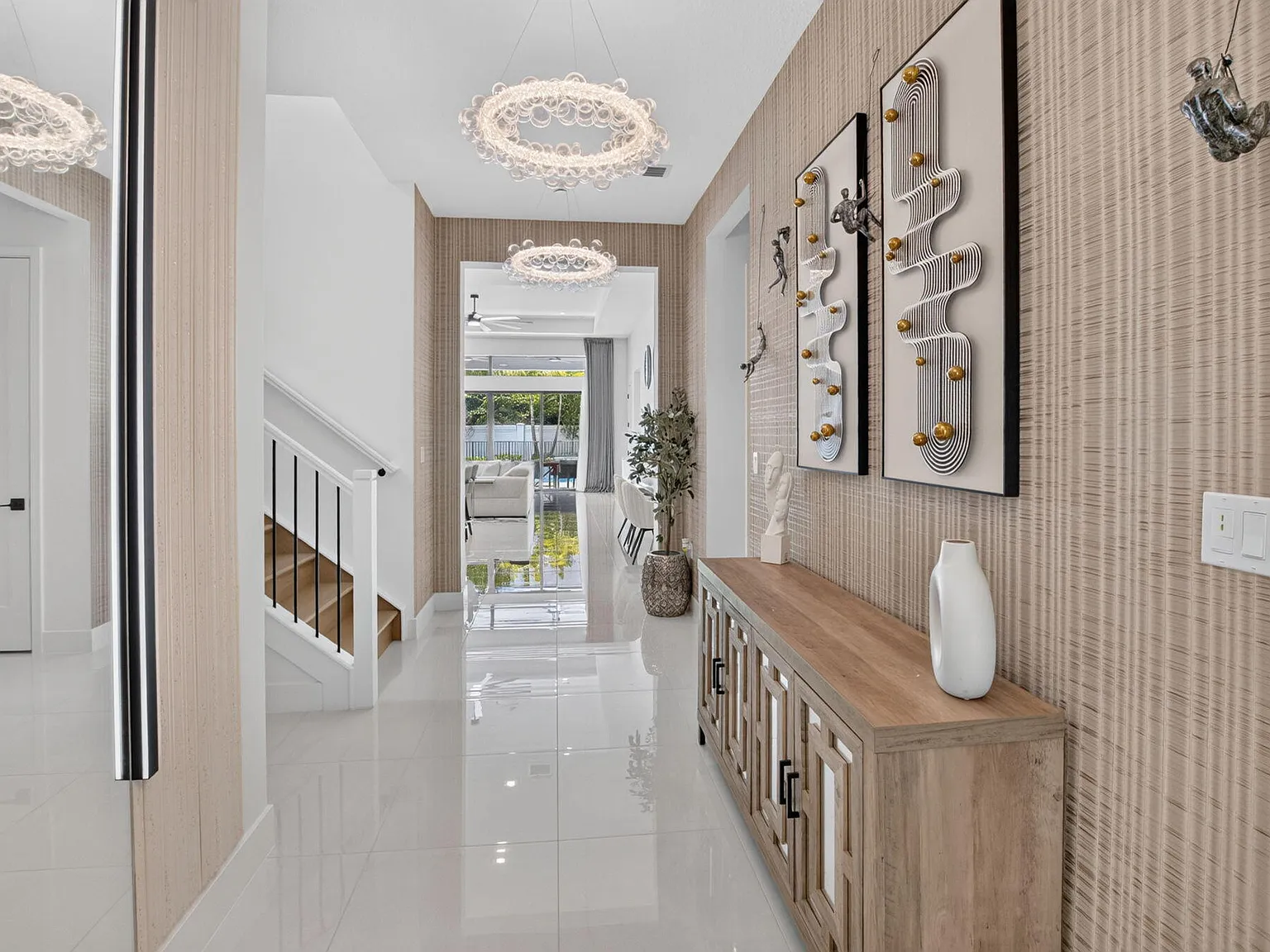 5 bed, 5.5 bath, 4017 sqft, $19,500 — Photo 4