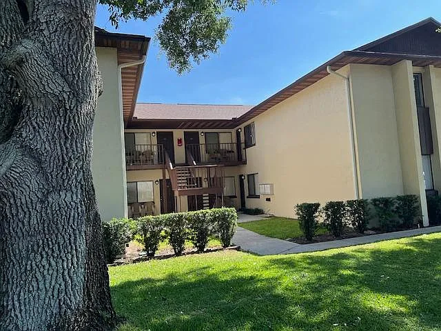 2 bed, 800 sqft, $1,275 — Photo 1