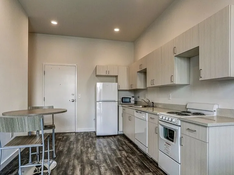 MAIN608 — Photo 12