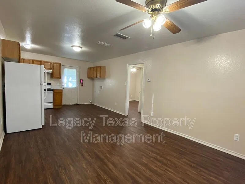 2 bed, 1.0 bath, 735 sqft, $1,100 — Photo 4