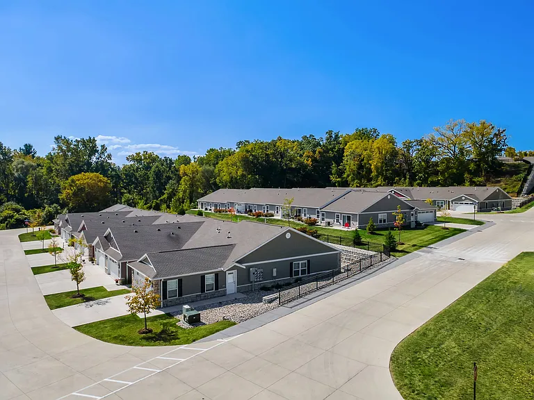 Redwood Rochester Hills — Photo 22