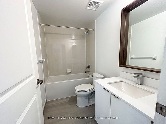 5th image of 543 Richmond St W #425