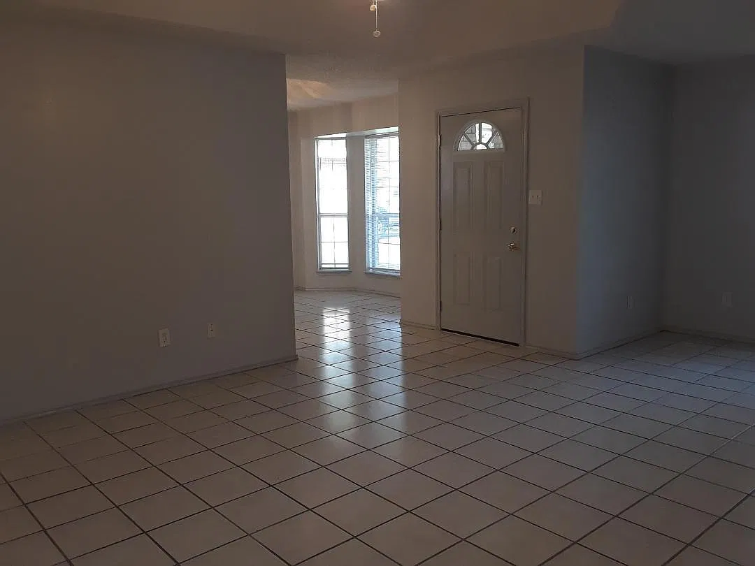 3 bed, 1282 sqft, $1,500 — Photo 4