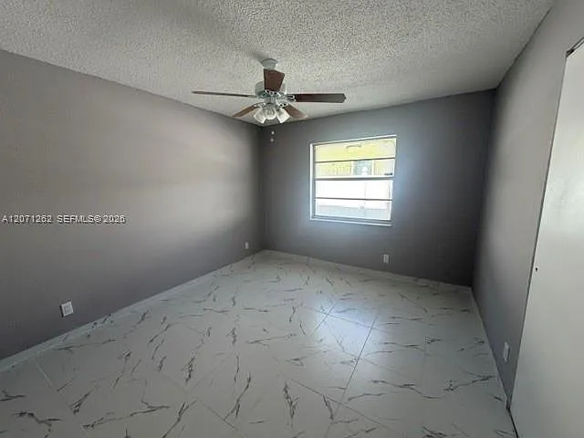 2571 NW 5th St — Photo 16