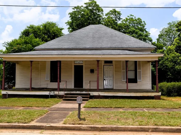 415 May St, Palestine, TX 75801