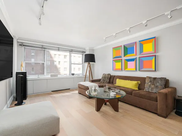 77 W 55th St APT 9F, New York, NY 10019