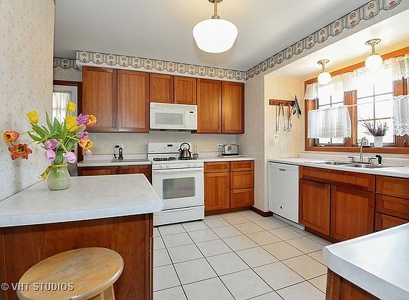 4th image of 7819 Kostner Ave