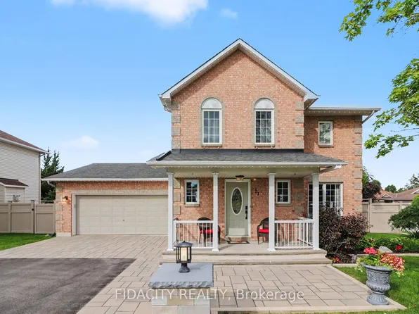 21 W Ridge Dr, Ottawa, ON K2S 1S4