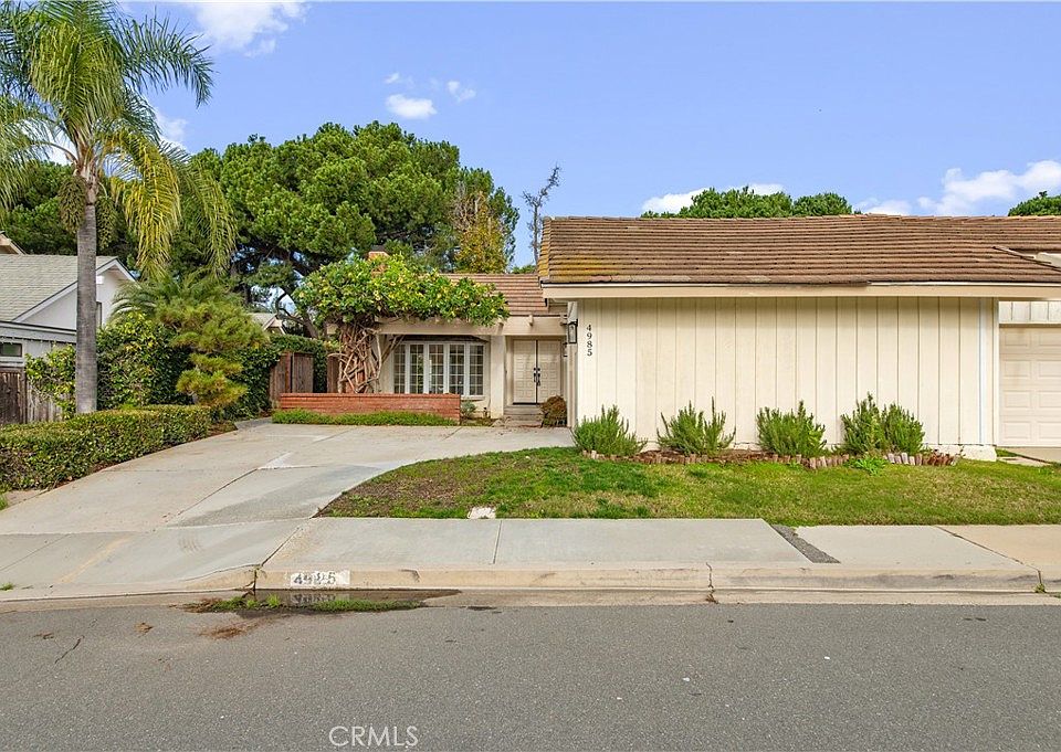 1st image of 4985 Paseo De Vega