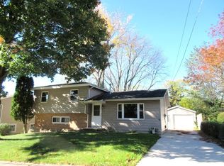 803 6th Ave, Dixon, IL 61021