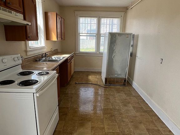 2nd image of 325 W Charles St APT 2