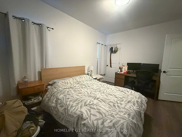 286 Hunter St W — Photo 16