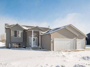 622 S Sedona Dr, West Fargo, ND 58078