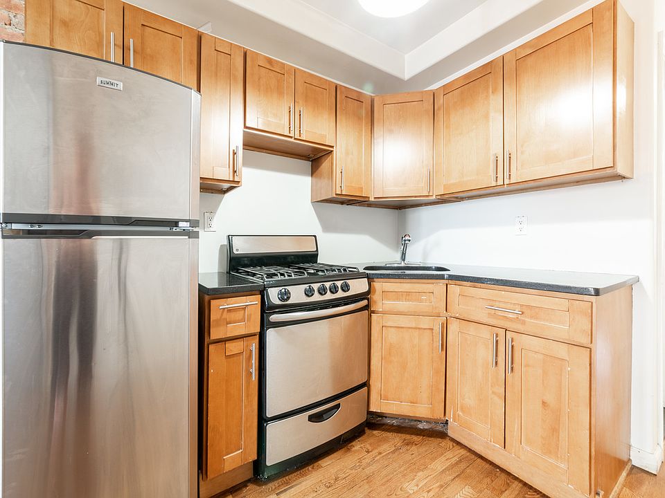 1st image of 181 Graham Ave APT 3L