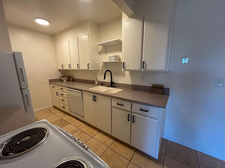 2364 Las Plumas Ave — Photo 2