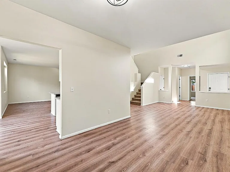6038 Discovery St E — Photo 11
