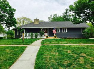 915 8th St, Baldwin City, KS 66006