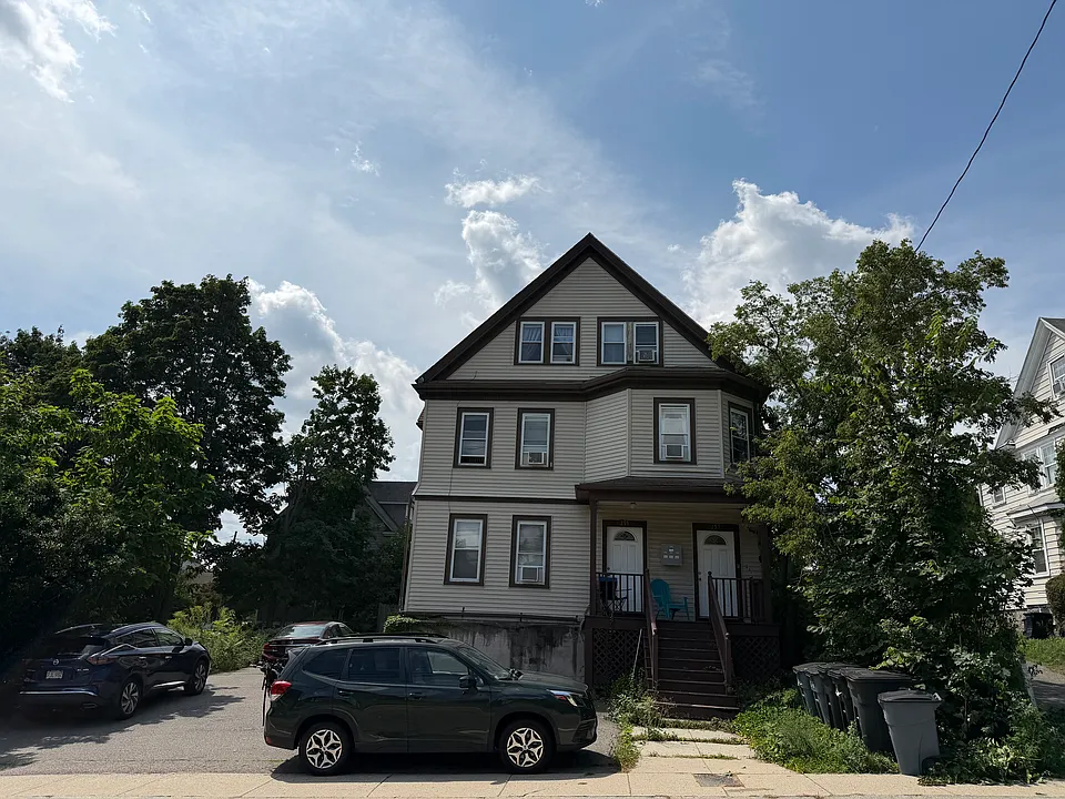 253 Whitwell St #2L