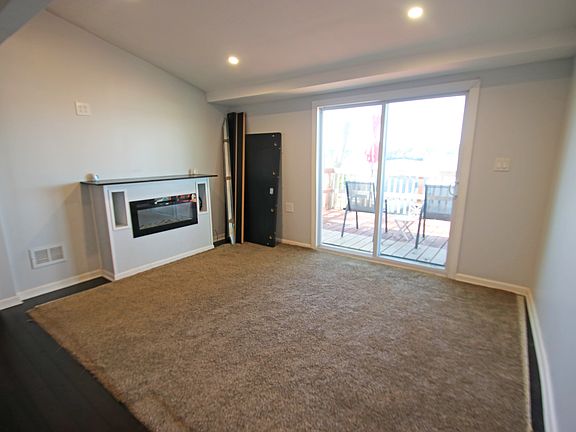 4th image of 50 N Lake Ave #1