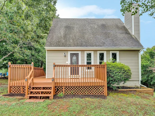 5110 Stewartsville Rd, Moneta, VA 24121