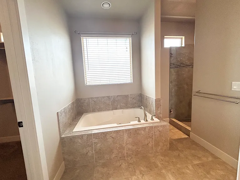 231 N 725 W — Photo 21